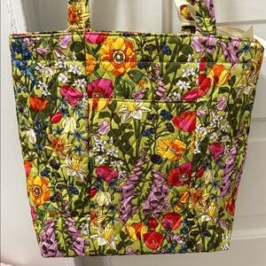 Small Vera Bradley floral tote. New with tag